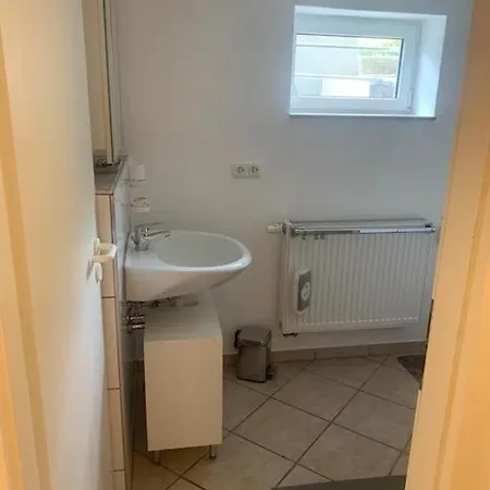 Souterrain Whg Im Einfamilienhaus -zentral In Frankfurt Apartment *