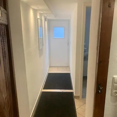 Souterrain Whg Im Einfamilienhaus -zentral In Frankfurt Lägenhet