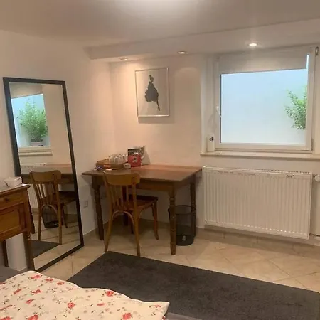 Souterrain Whg Im Einfamilienhaus -zentral In Frankfurt Lägenhet